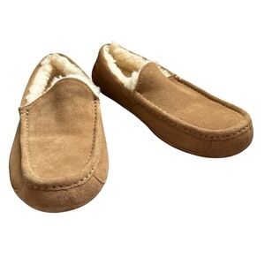 UGG ASCOT TAN SUEDE SLIPPERS SIZE 8